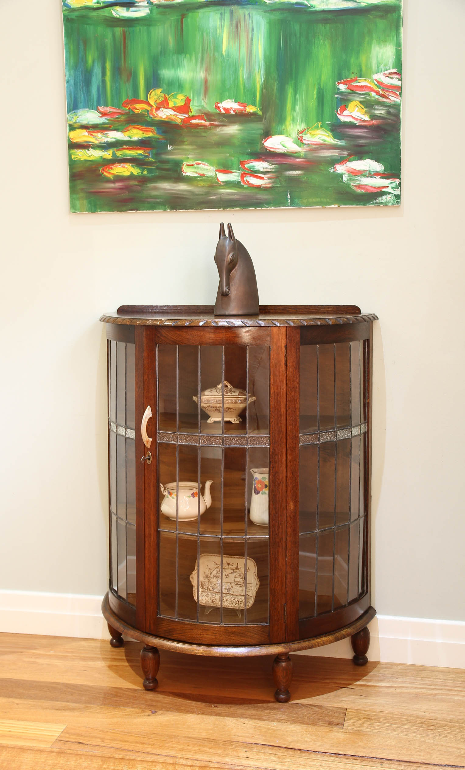 Leadlight display outlet cabinet